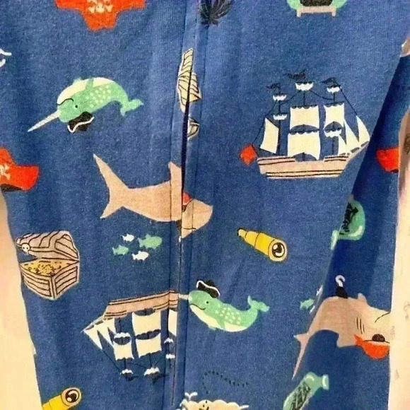 3 Baby Onesies with Feet Sized 6-9 months - Picture 6 of 10